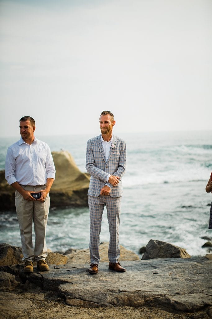 groom waiting for bride