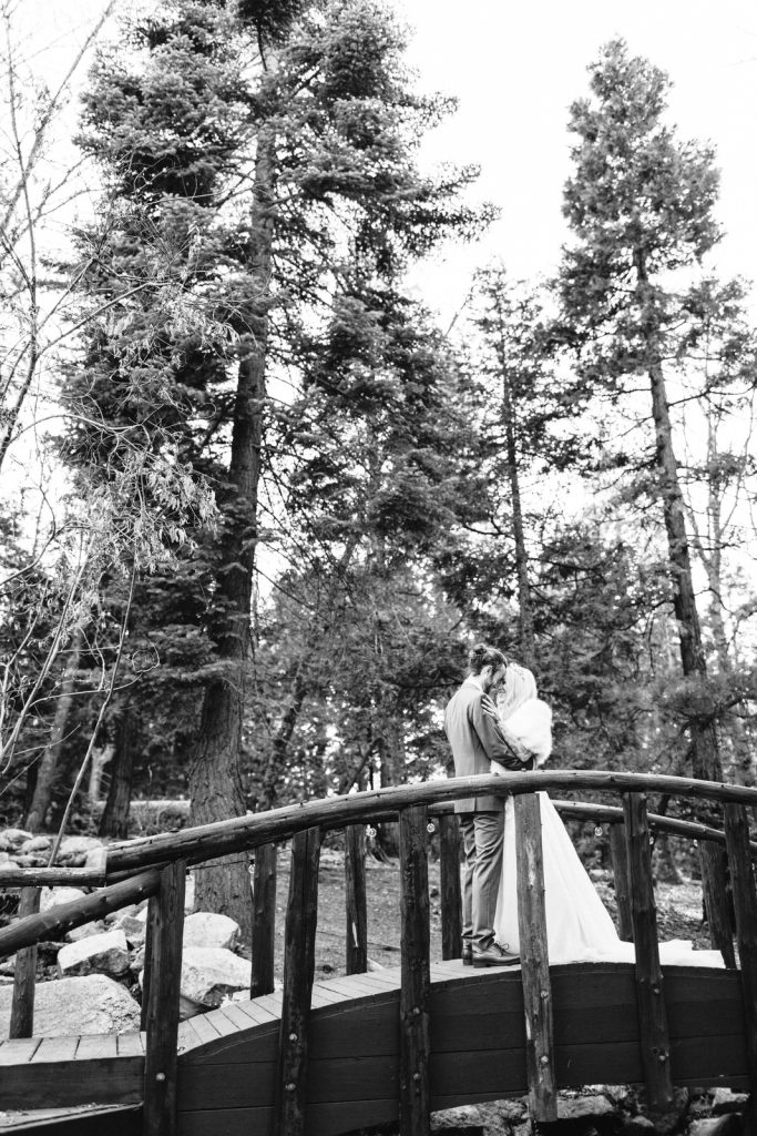 Pine-Rose-Cabins-elopement-winter-lake-arrowhead-elopement-lake-arrowhead-wedding-photographer