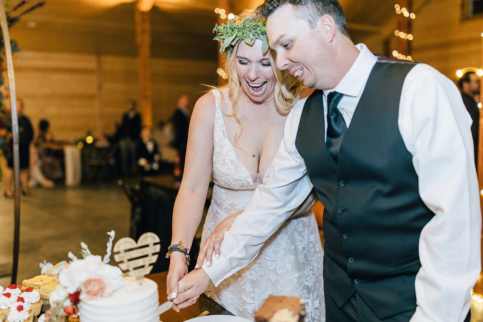 Cake cutting millers landing lake arrowhead wedding