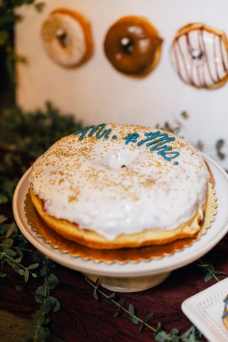 donut cake at hidden oaks retreat wedding