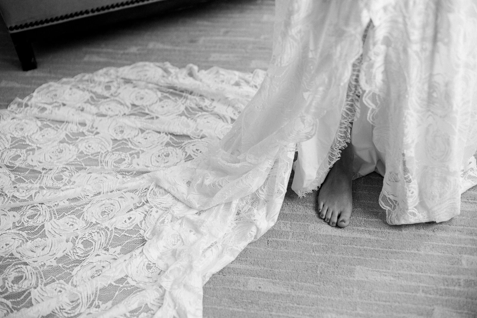 Barefoot bride at Lake Arrowhead Resort