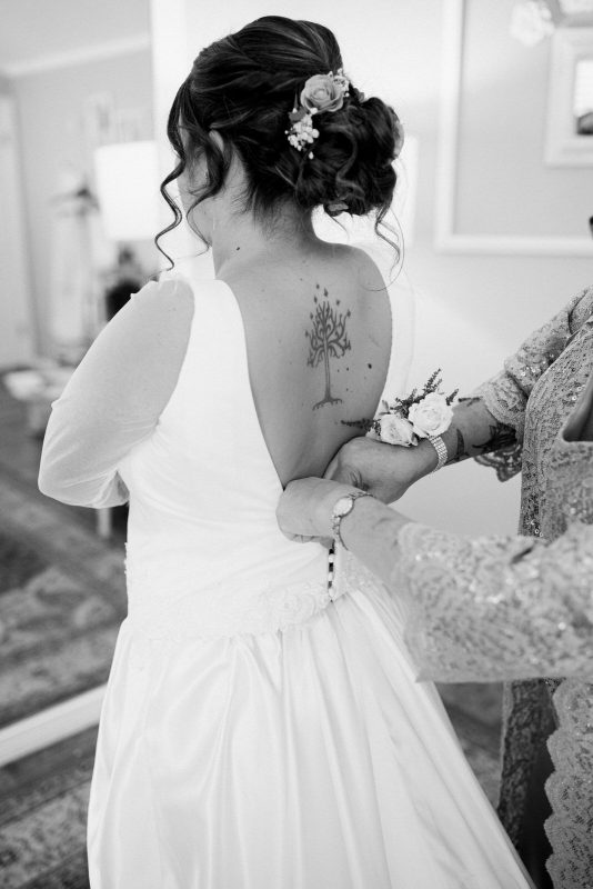 Bride wearing her mom's dress at Los Willows wedding