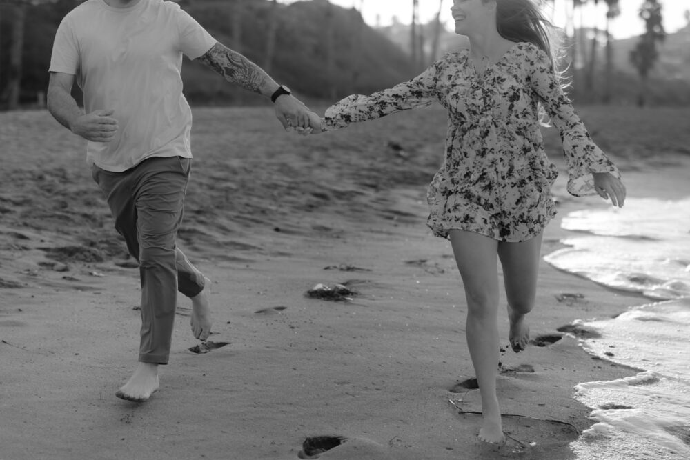 couple running at san Clemente at sunrise