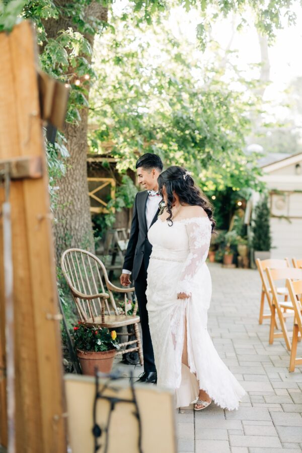 Spring wedding at the Homestead in Oak Glen